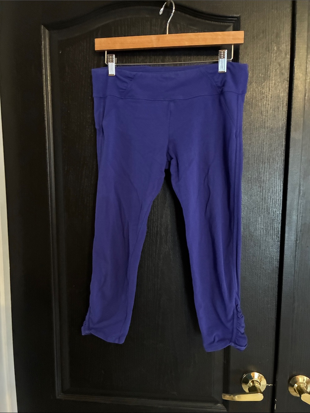 M Athleta womens Purple Cropped Active Leggings
